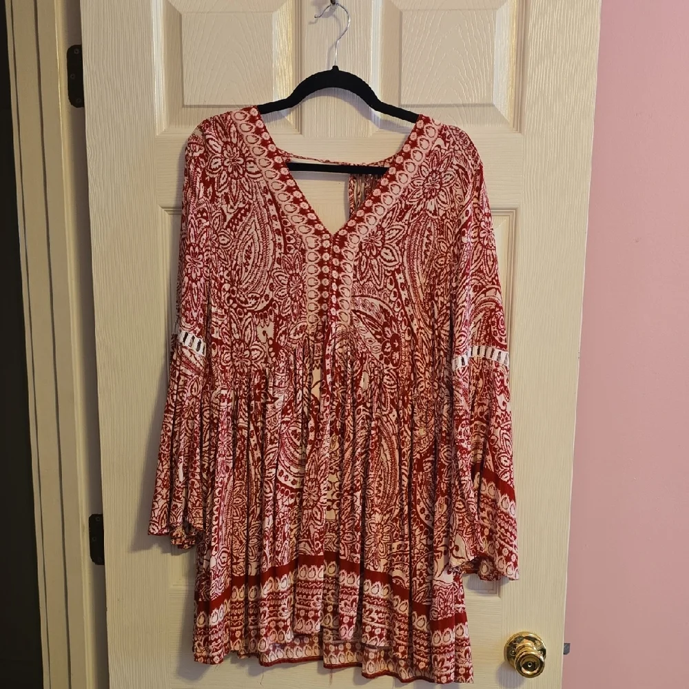 Umgee‎ Red and White Paisley Tunic